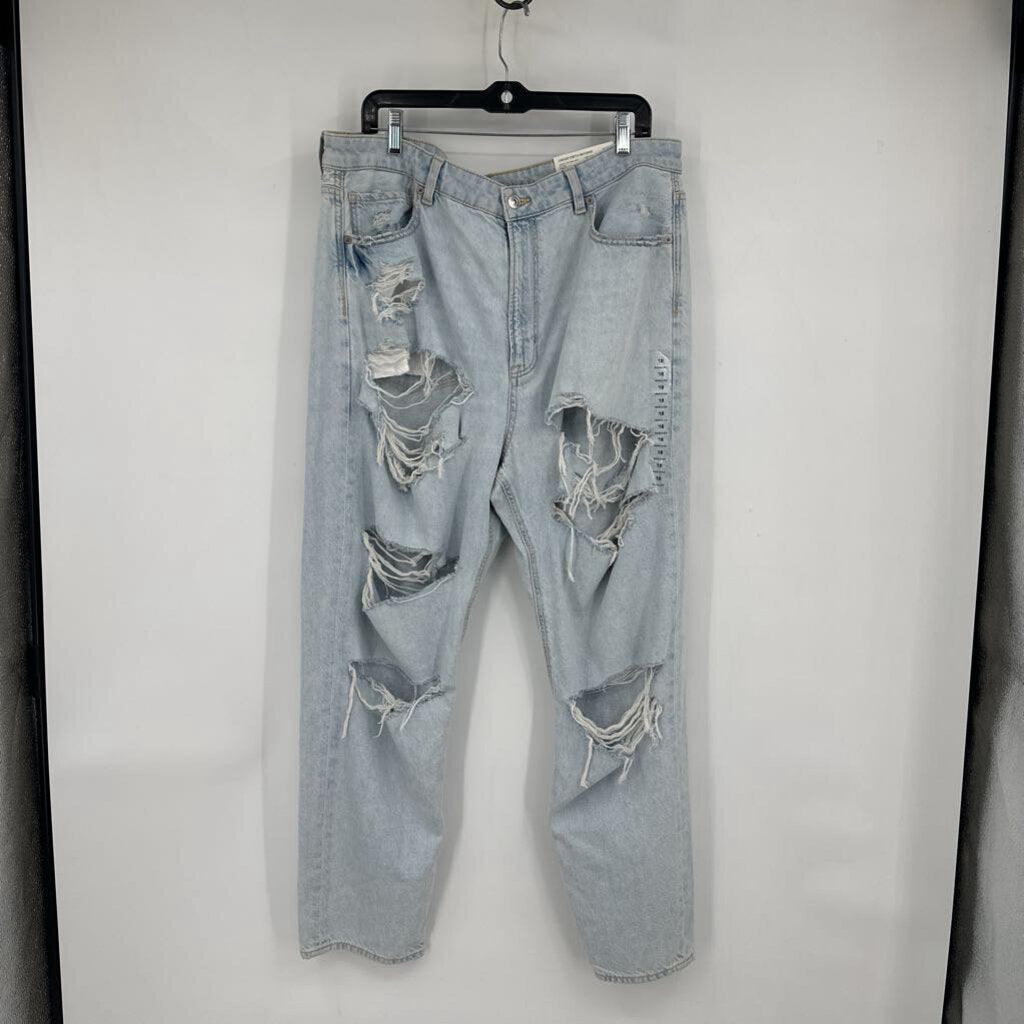 women American Eagle NWT Highest Rise Mom Jean Blue Jeans 18
