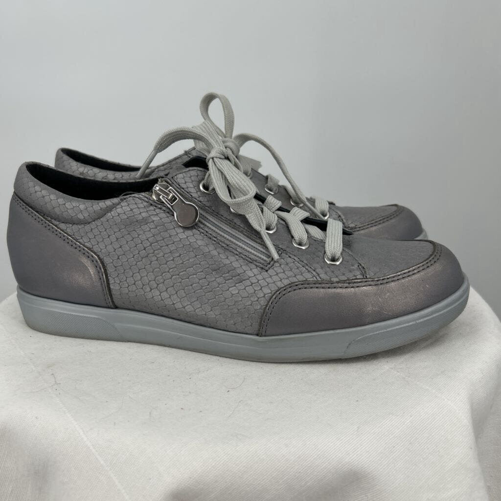 women Munro Gabbie Metallic Snakeskin Sneaker Silver Shoes 8.5