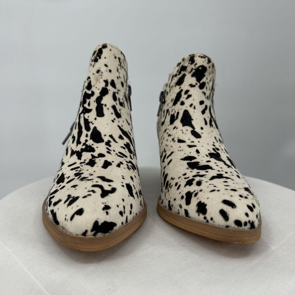 women Very Volatile NWOB Gracemont Haircalf Ankle Booties Black Brown White Shoes 7