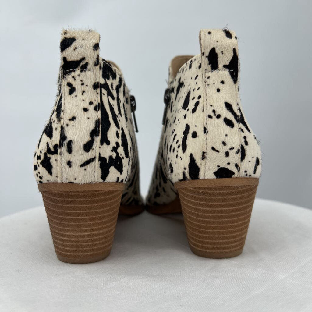 women Very Volatile NWOB Gracemont Haircalf Ankle Booties Black Brown White Shoes 7
