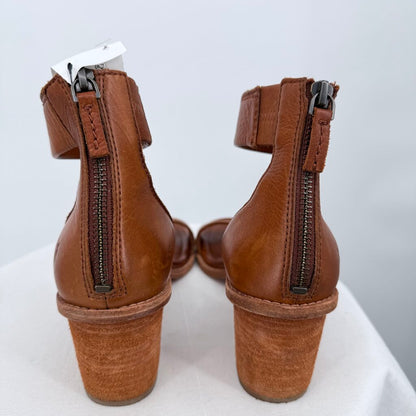 women Frye Brielle Back Zip Leather Sandal Cognac Brown Shoes 8.5